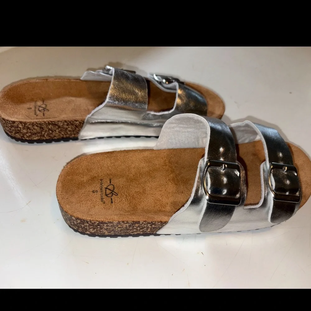 Bobbie Brooks metallic gun metal vegan leather sandals size small
